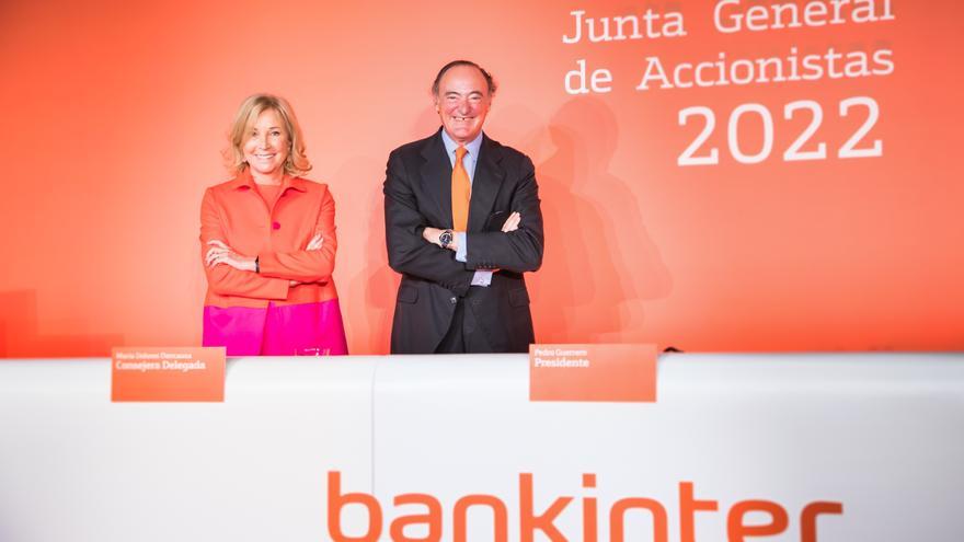 María Dolores Dancausa, CEO de Bankinter, y Pedro Guerrero, presidente del banco.