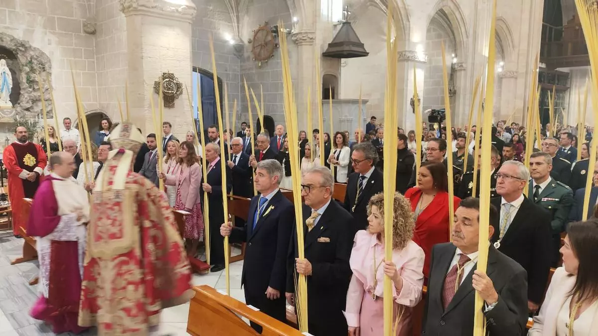 Domingo de Ramos en Orihuela y Torrevieja: primeras suspensiones de procesiones por la amenaza de lluvia