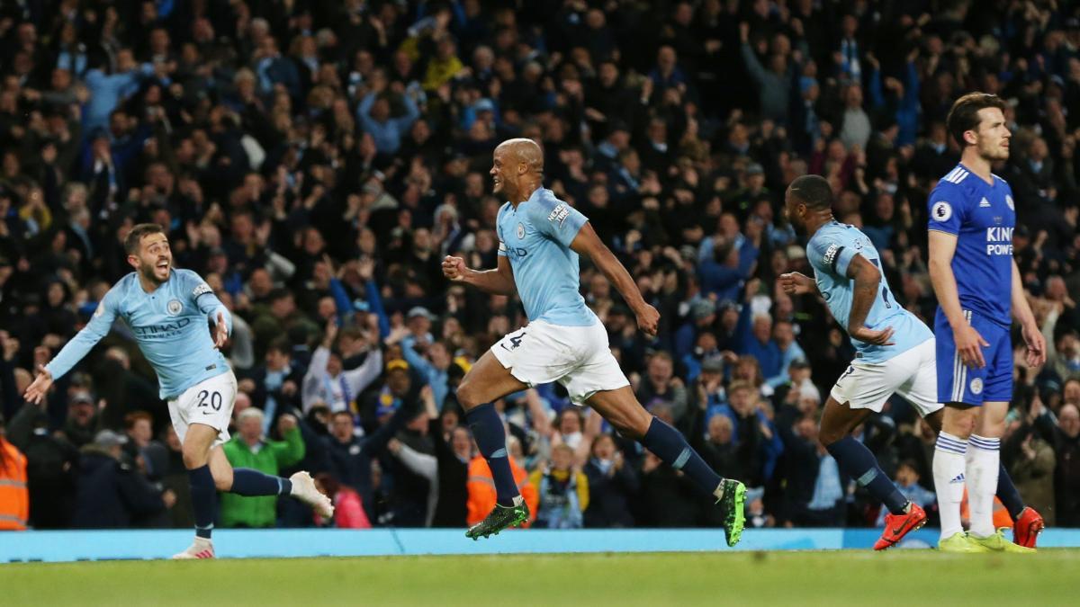 Kompany celebra el gol ante el Leicester que le dio medio título al Manchester City en 2019