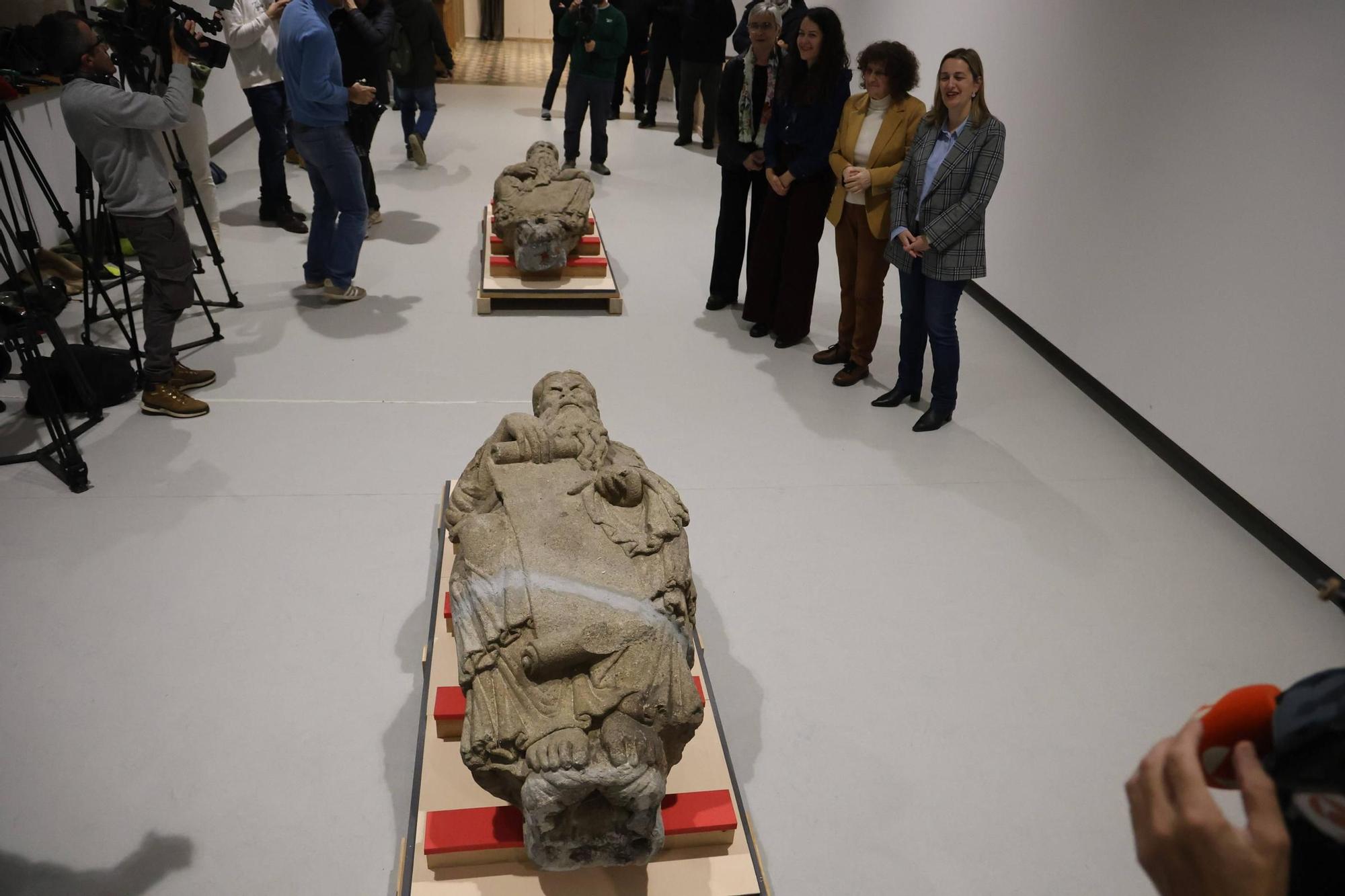 As estatuas do Pórtico da Gloria volven ao pobo