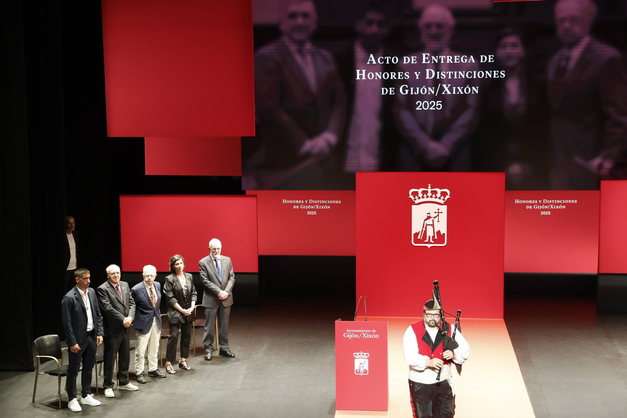 La entrega de medallas y distinciones de Gijón, en imágenes