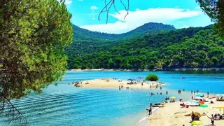 El mejor plan de playa está a una hora de Madrid, según la revista Viajar