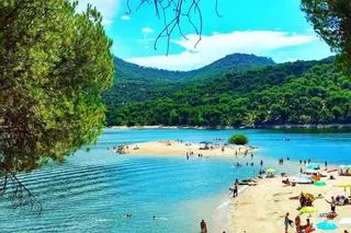 Esta es la única playa de Madrid que renueva su bandera azul: a menos de una hora de la capital y con entrada gratuita