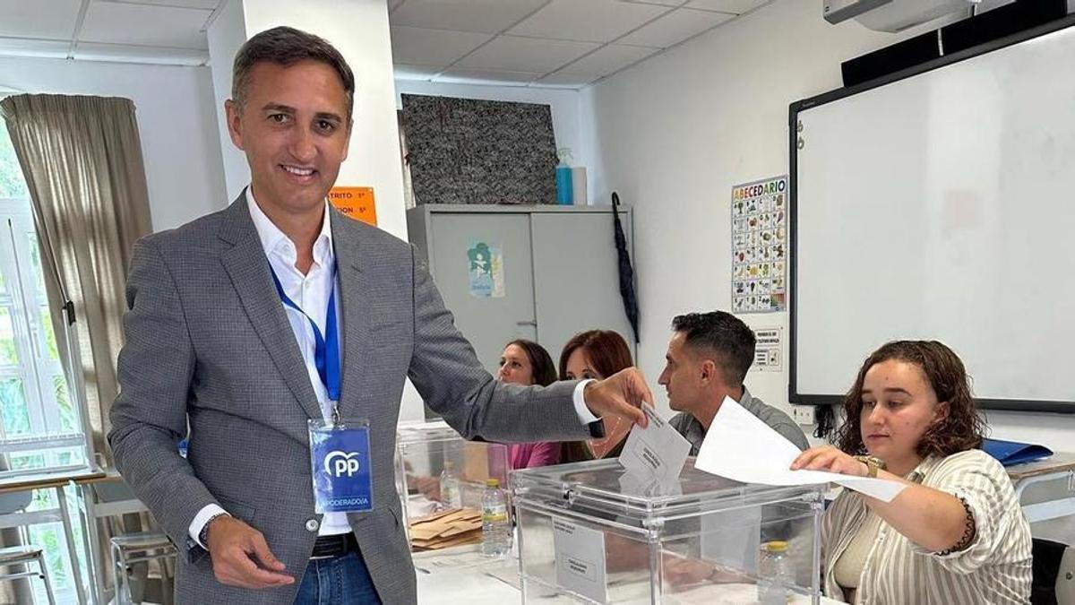 César Sánchez, depositando su voto el pasado 28 de mayo.