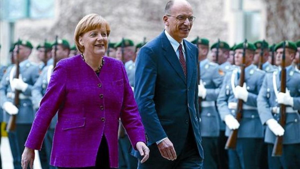 Angela Merkel y Enrico Letta, ayer, en la cancillería de Berlín.