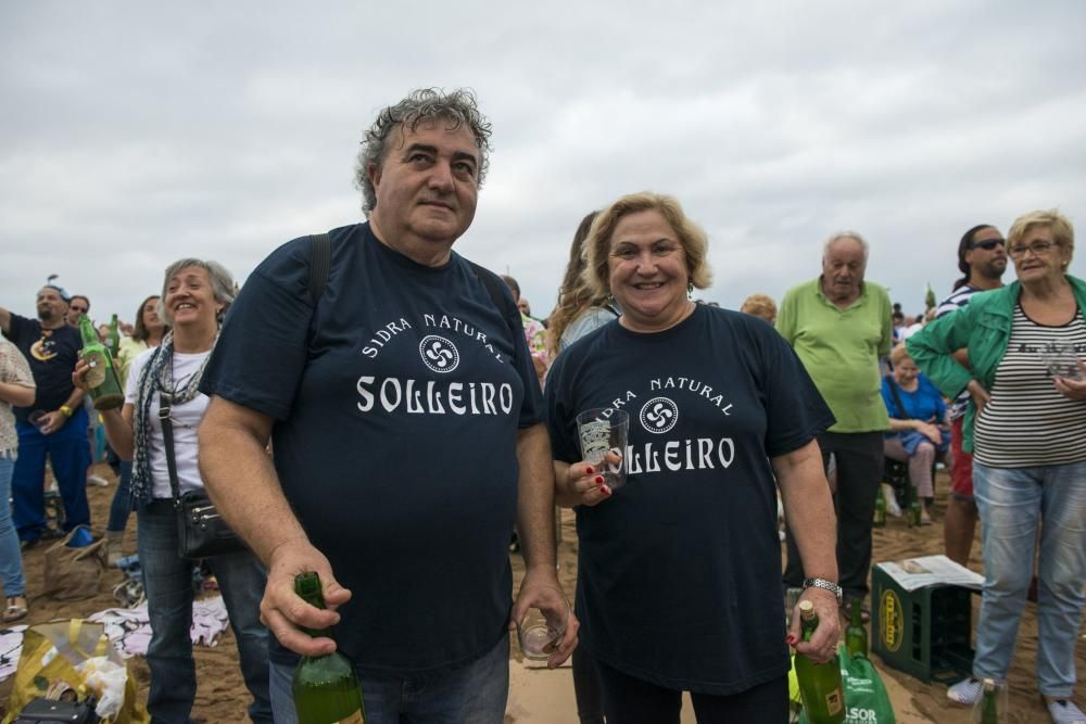 Al récord de escanciado en Gijón le faltaron 202 culetes