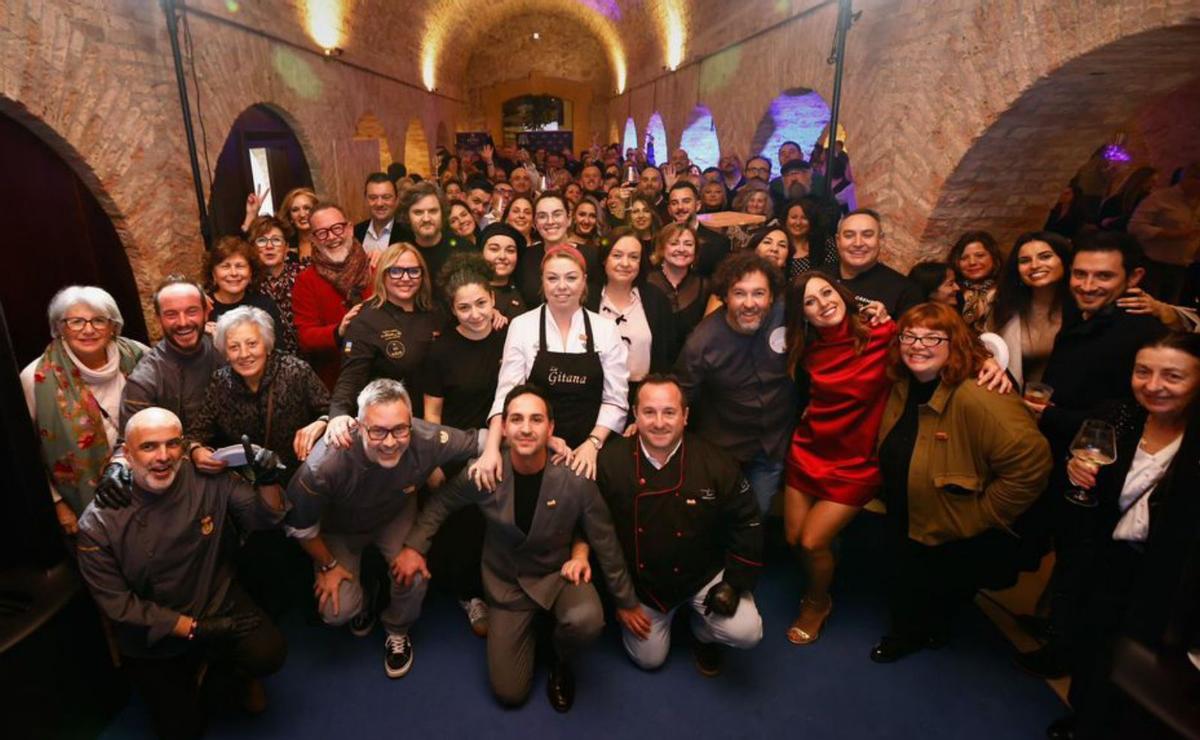 Foto de familia de la gala de «Ladrillos solidarios», en el Auditorio. | EIRE COMUNICACIÓN / FERNANDO RODRÍGUEZ