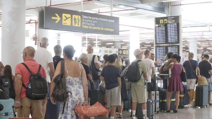 Reclaman a AENA la reapertura de la cantina del aeropuerto de Palma para ofrecer "un refugio climático" a la plantilla