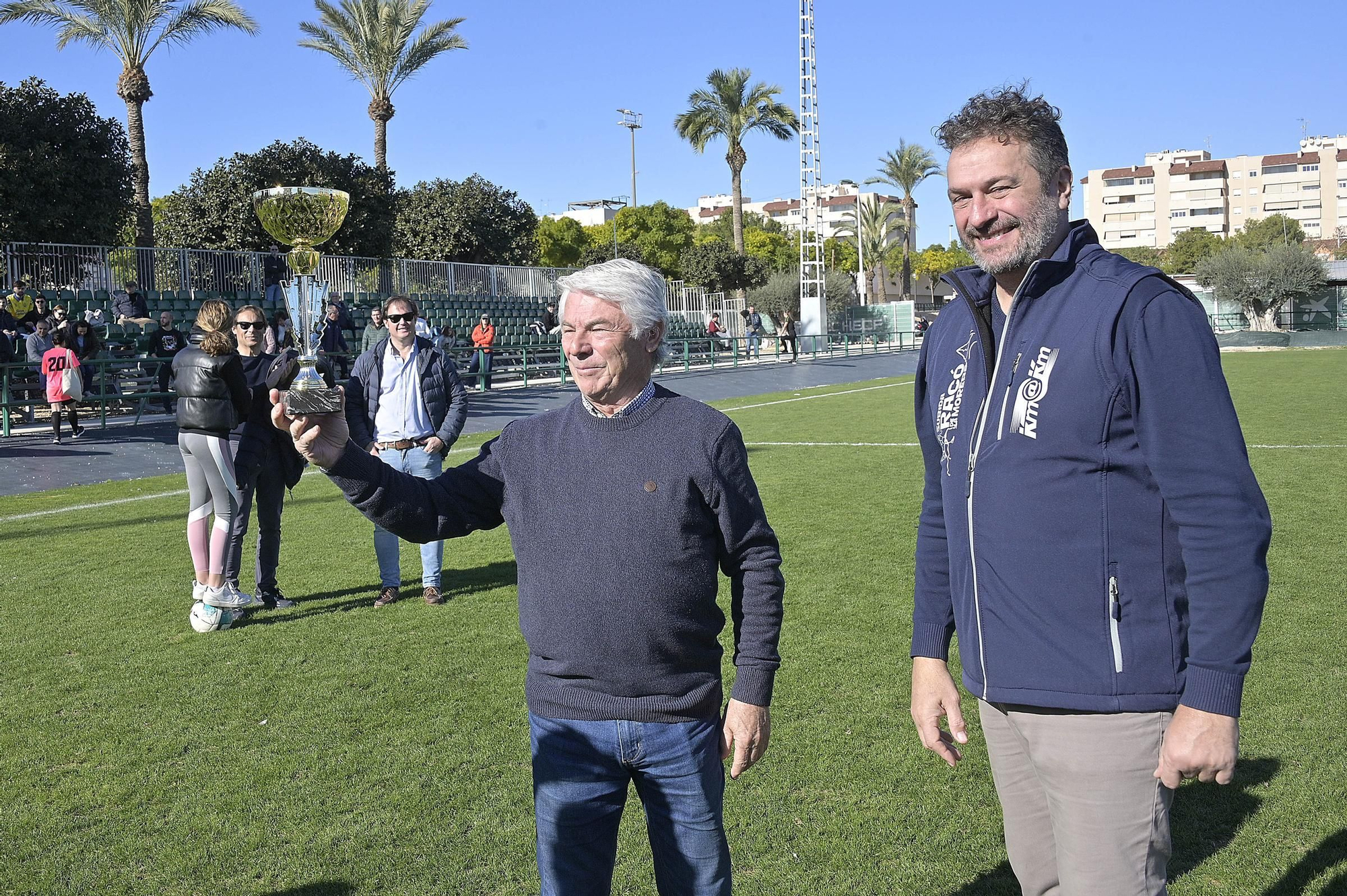 Partido de futbol benefico populares informadores