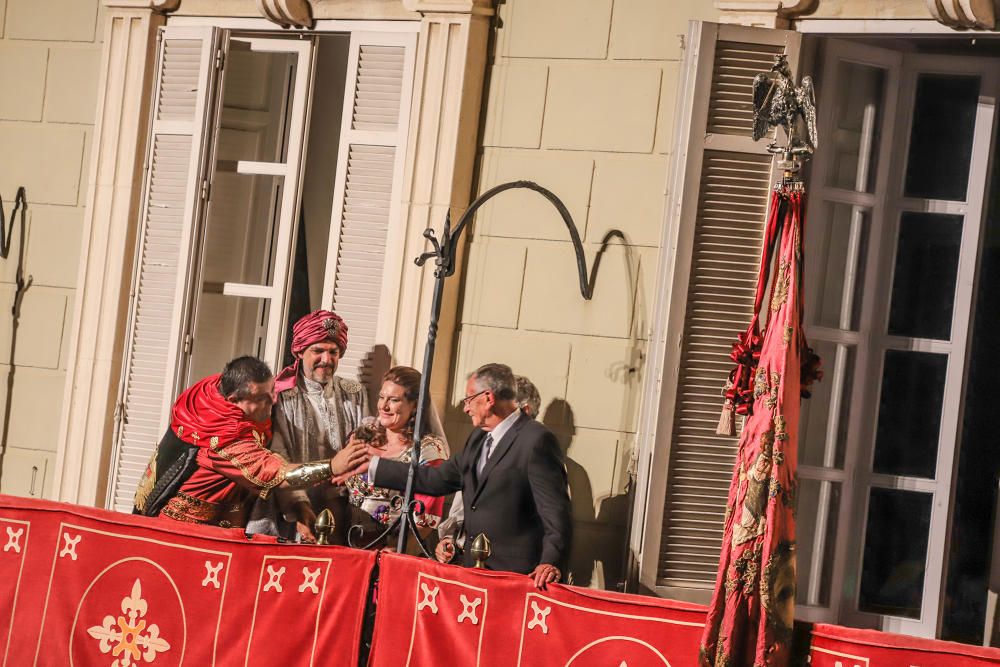 Exhibición de la Gloriosa Enseña del Oriol y primeras horas dela procesión cívica por las calles de Orihuela