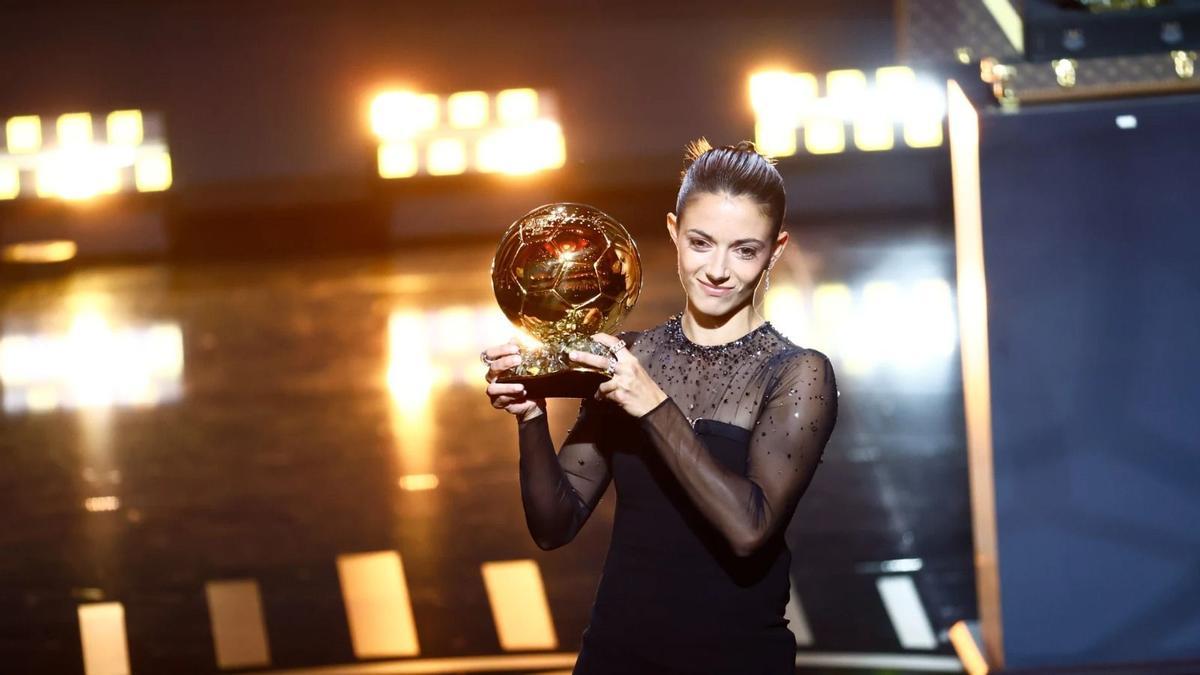 Aitana levanta su primer Balón de Oro