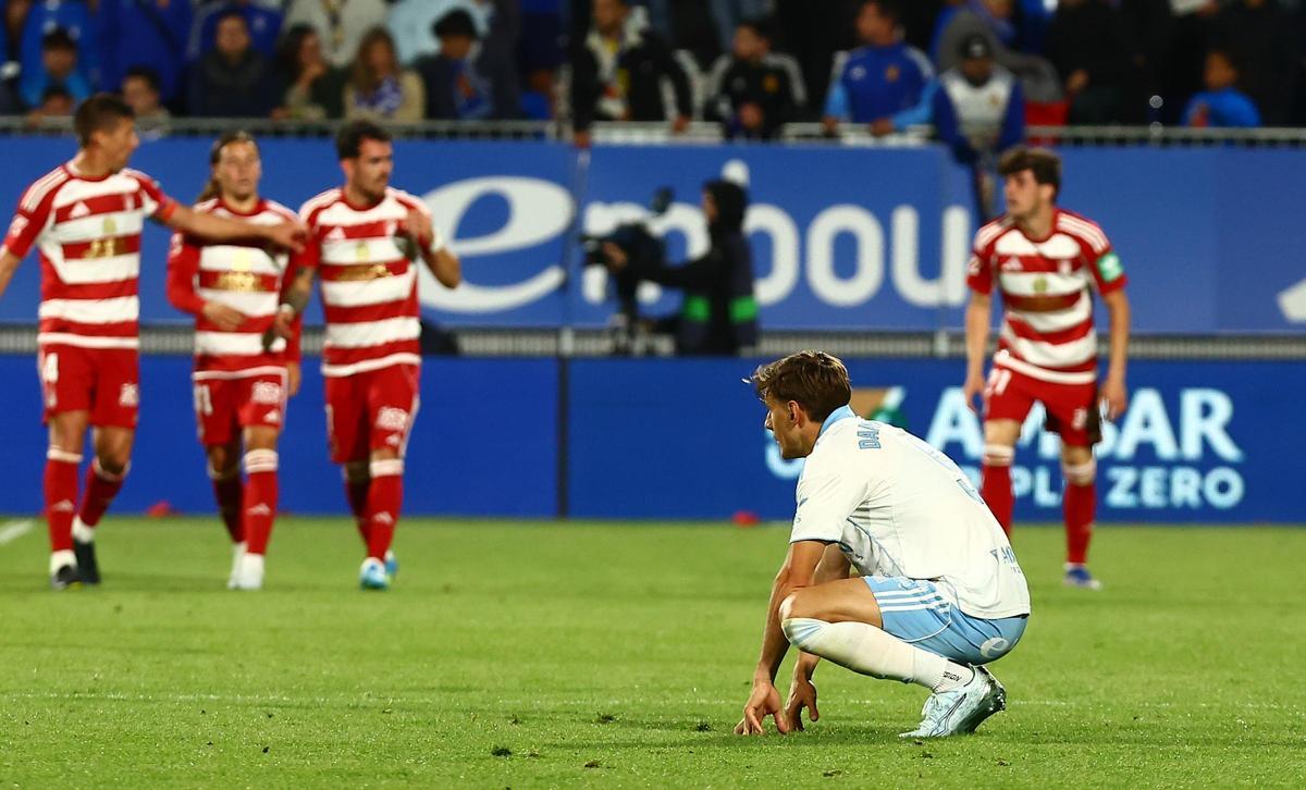 Dani Gómez, agachado tras el tanto del Granada el pasado viernes.