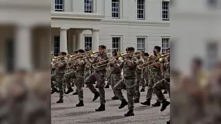 Una banda militar ensaya en Londres el icónico tema de James Bond