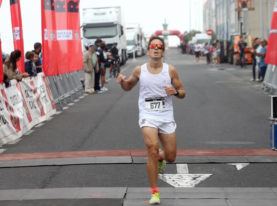 Cerca de 500 corredores participaron esta mañana en la carrera de 10 kilómetros de O Berbés