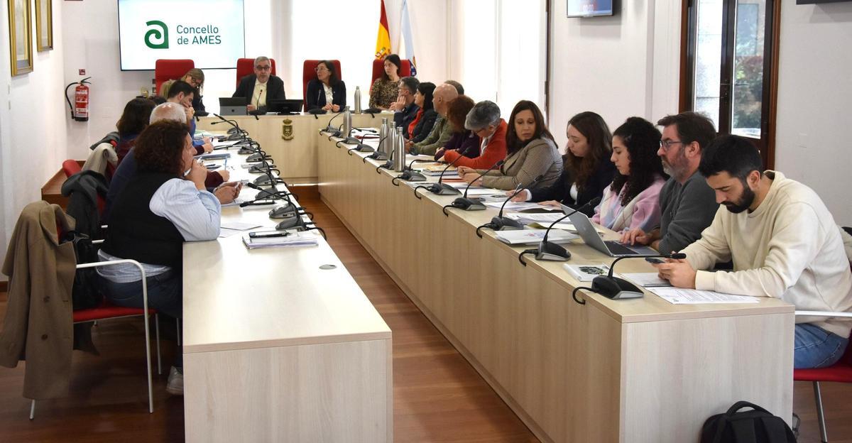 Pleno de debate do orzamento municipal de 2026 en Ames.
