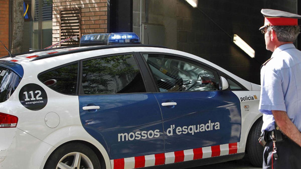 El 'exconseller' Ausàs llega en coche policial a los juzgados de La Seu d'Urgell.