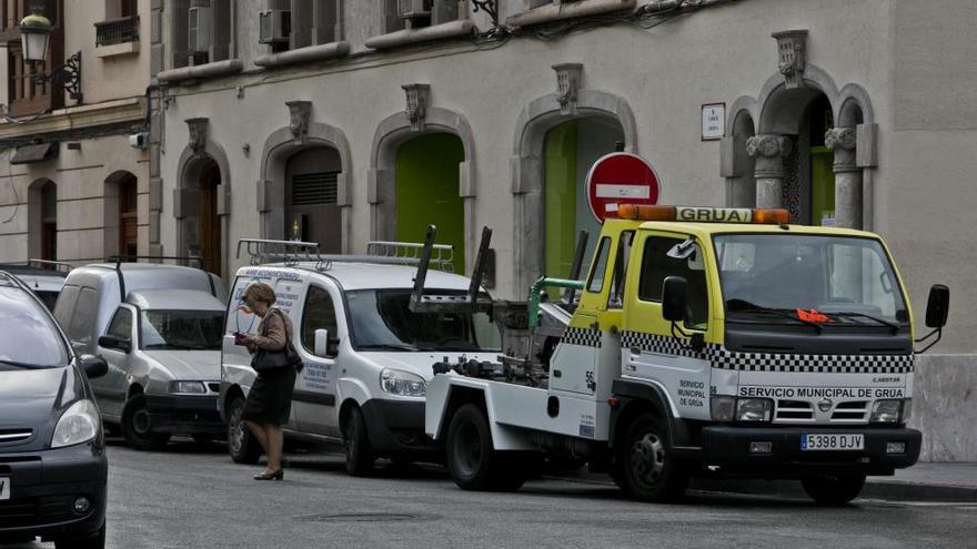 Elche activa un servicio para localizar los vehículos retirados por la grúa