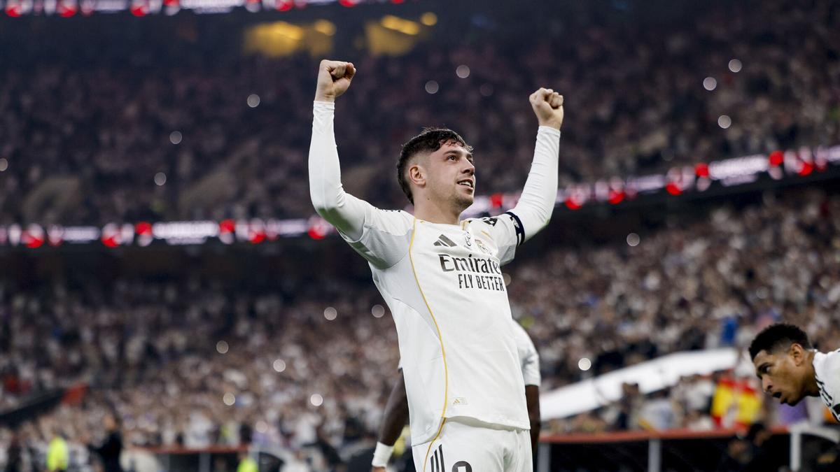 El centrocampista del Real Madrid Fede Valverde celebra tras marcar el 0-1 durante del partido de la Supercopa de España.