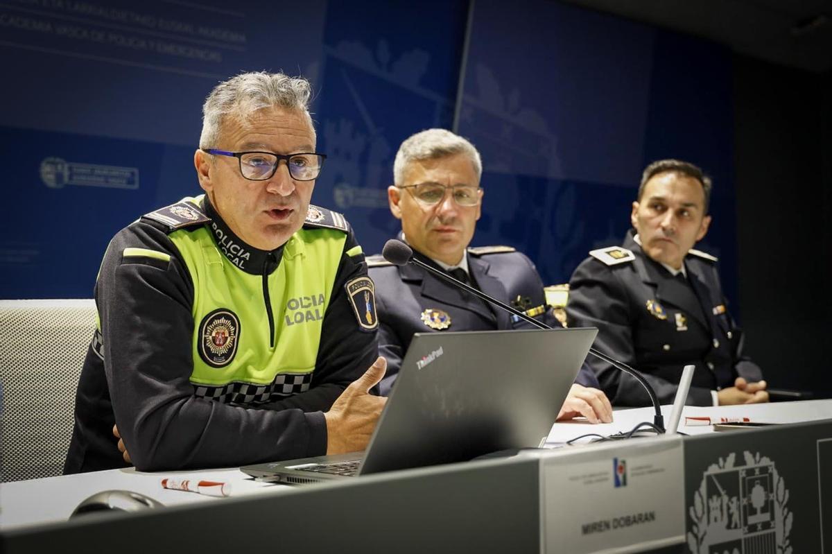El inspector Aviño durante su ponencia en el País Vasco.