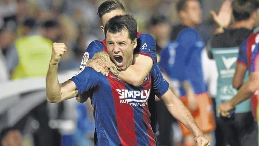 Camacho hace creer al Huesca