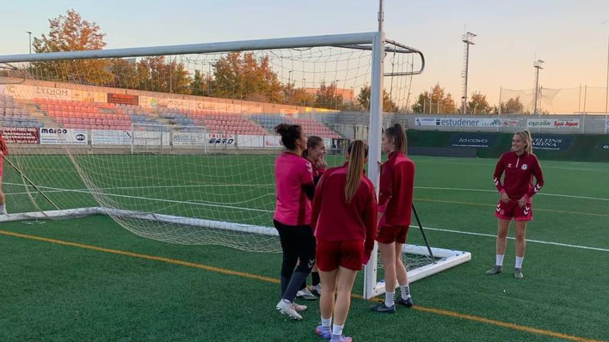 Varias jugadoras del Zaragoza CFF, durante un entrenamiento de esta semana.