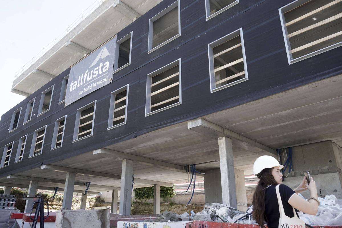 Visita a les obres de l'edifici d'habitatge cooperatiu en cessió d'ús de Manresa, La Bertrana