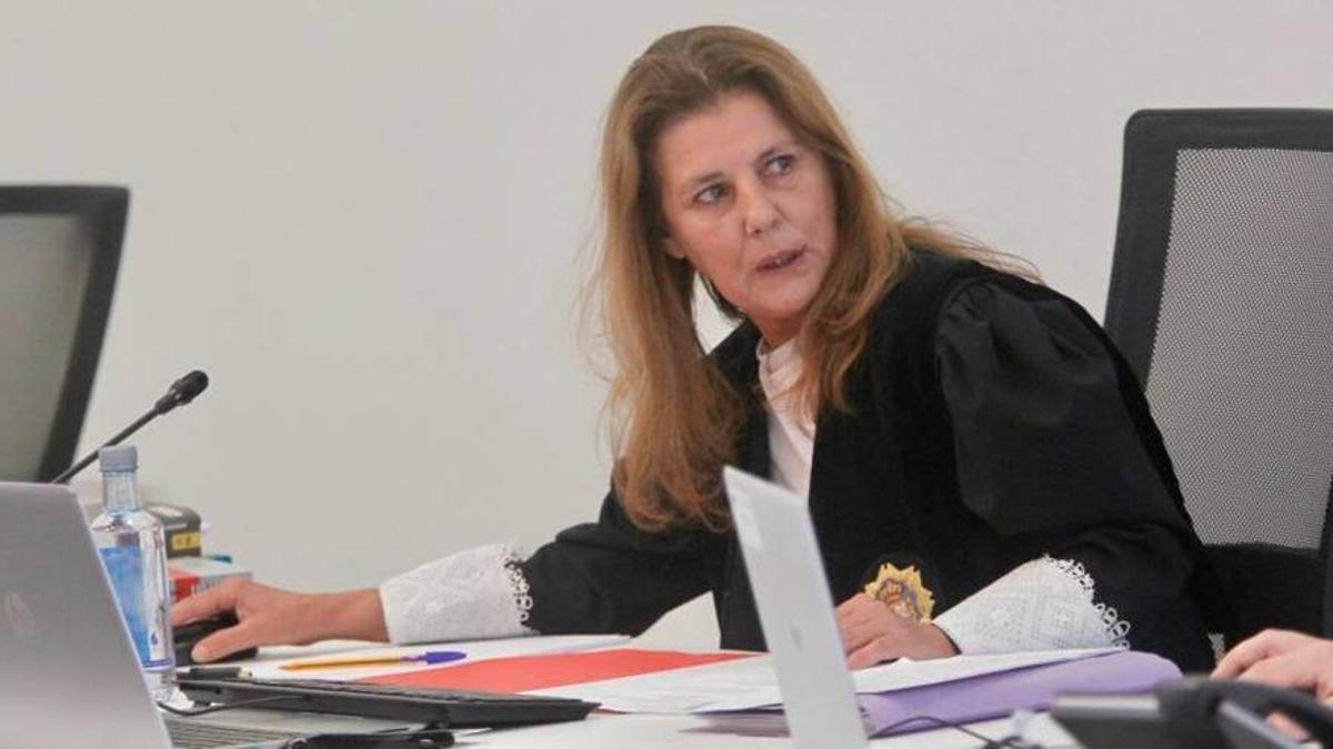 La magistrada María Elena Fernández Currás durante una de las sesiones del juicio del Alvia.
