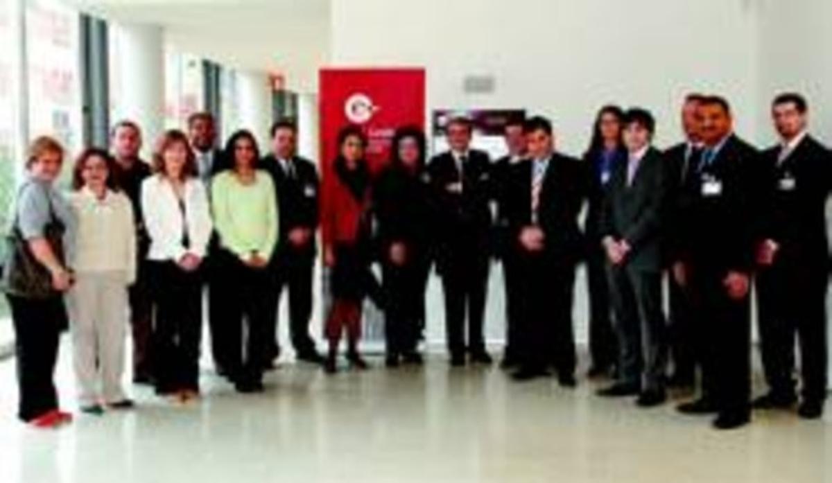 Foto de família d’importadors, pimes i la Cambra de Terrassa. Foto de família d’importadors, pimes i la Cambra de Terrassa.