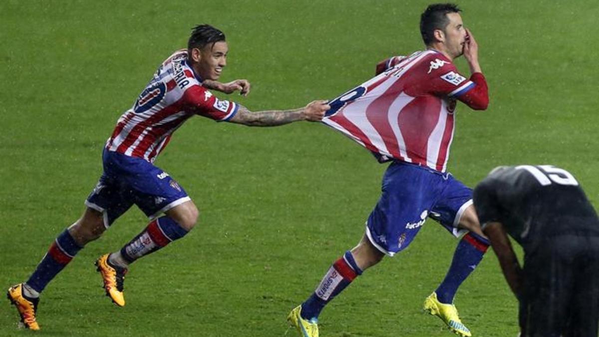 Isma López celebra un gol que puede valer la permanencia