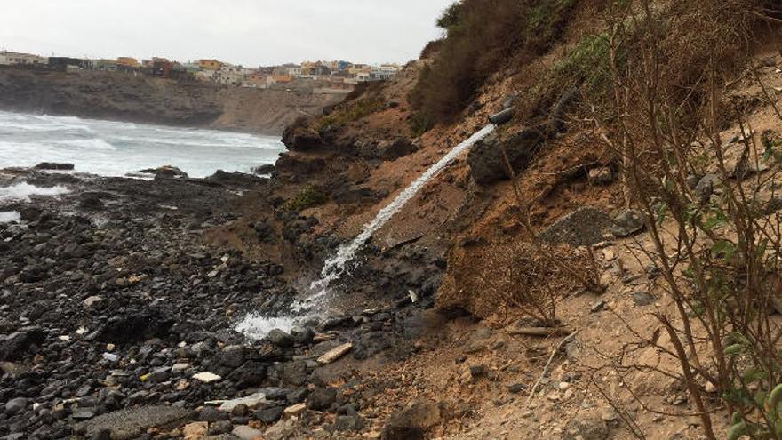 IUC denuncia la existencia de 14 zonas de vertidos ilegales en la costa de Telde