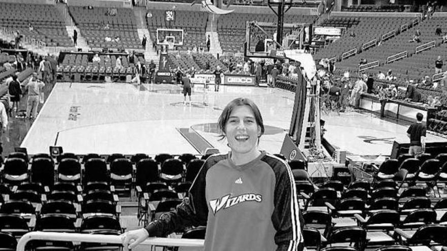Patricia Veiga, en el pabellón de los Wizards en Washington. / la opinión