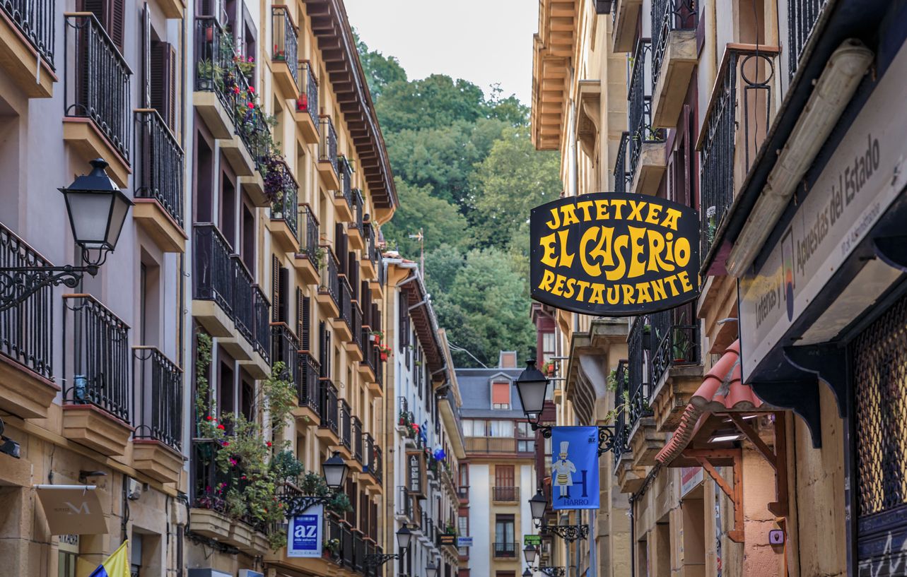 Un plan perfecto: disfrutar de unos pintxos en San Sebastián.