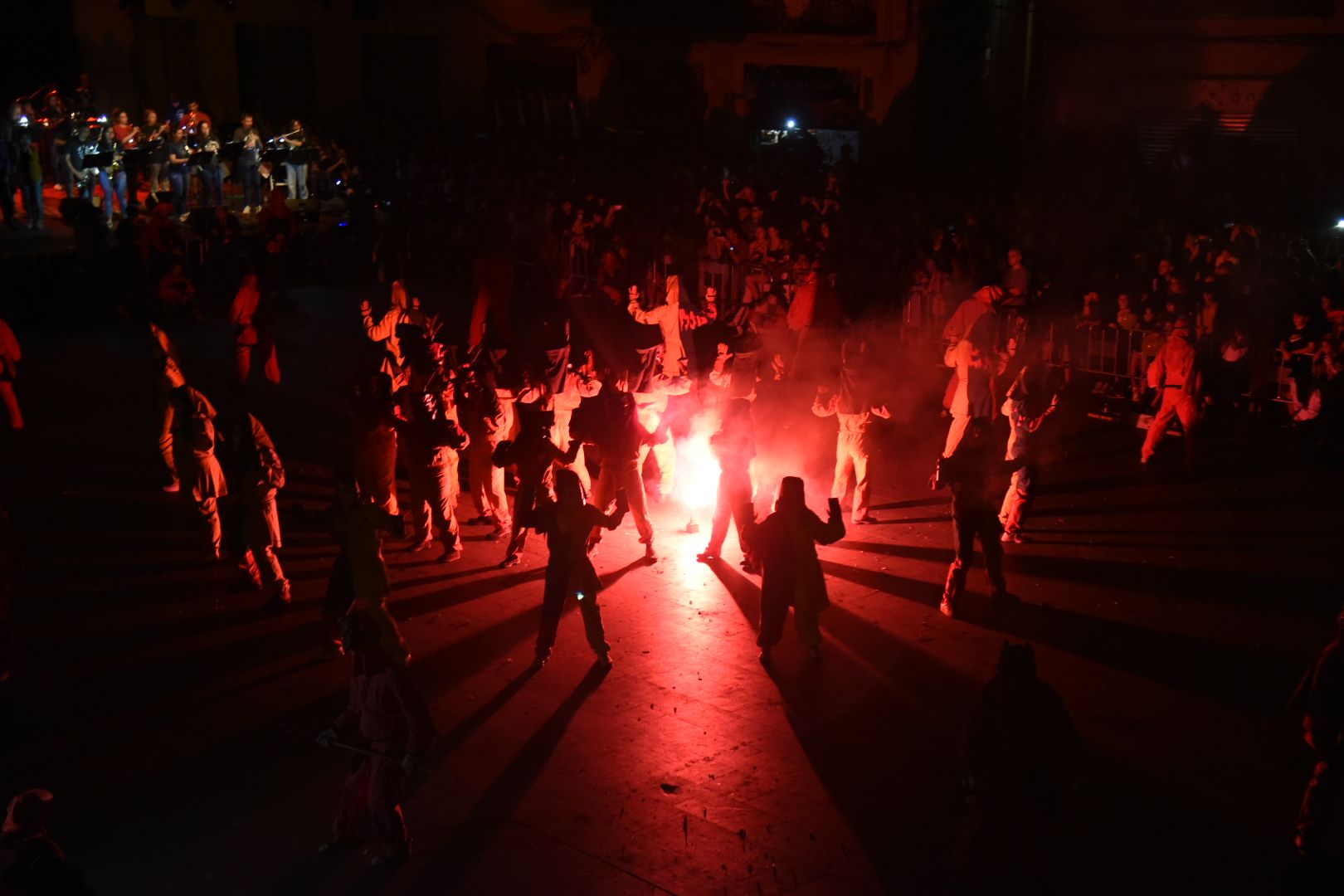 Esclat de gent a la Mostra del Correfoc