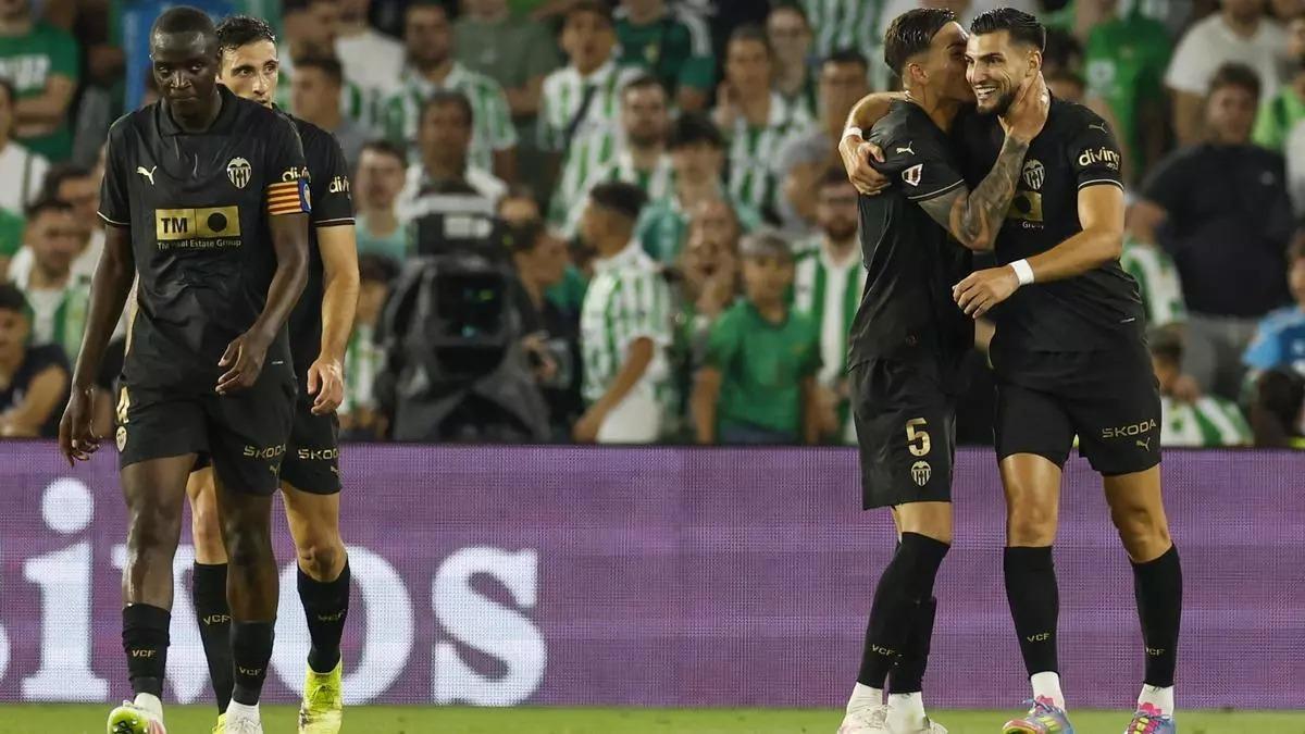 Celebración del tanto del empate de Rafa Mir
