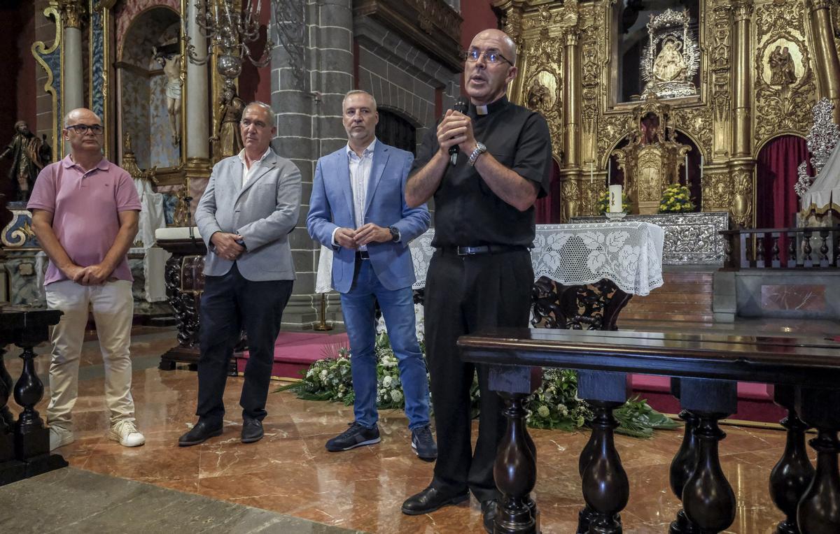 Ofrenda floral de la UD Las Palmas a la Virgen del Pino