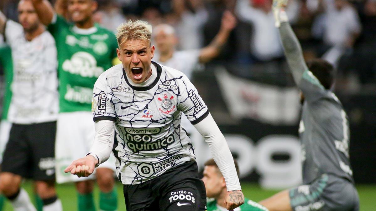 Roger Guedes salvó al Corinthians ante la Chapecoense