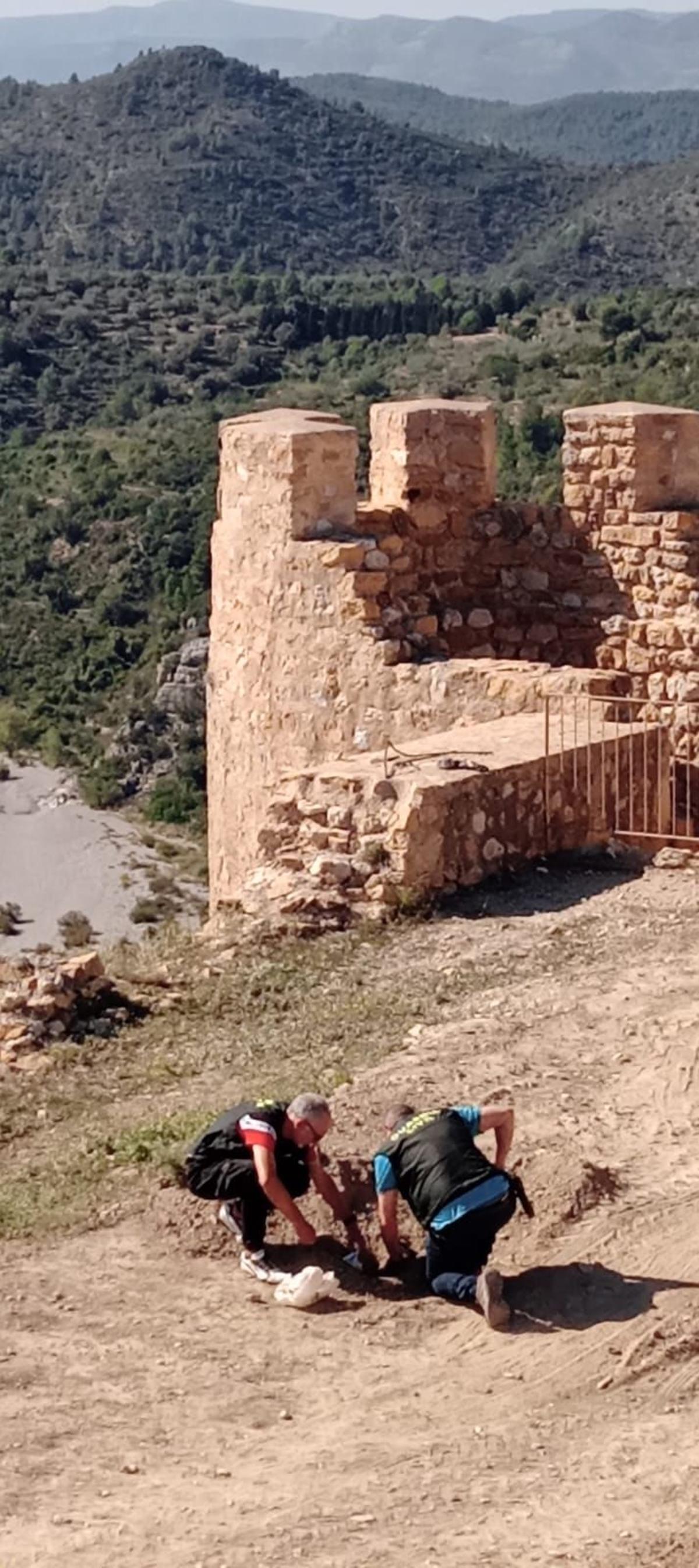 Los dos agentes del Sedex que neutralizaron la bomba de la guerra civil.