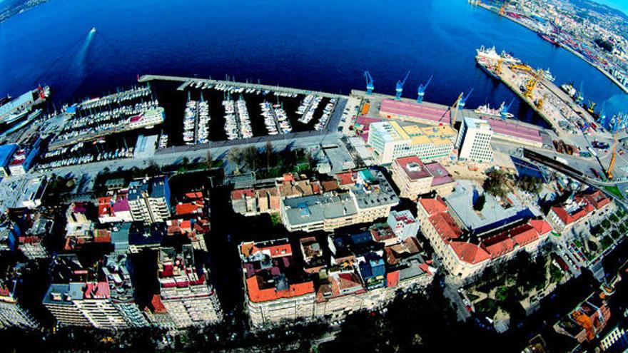Vista panorámica de Vigo y su ría // FARO