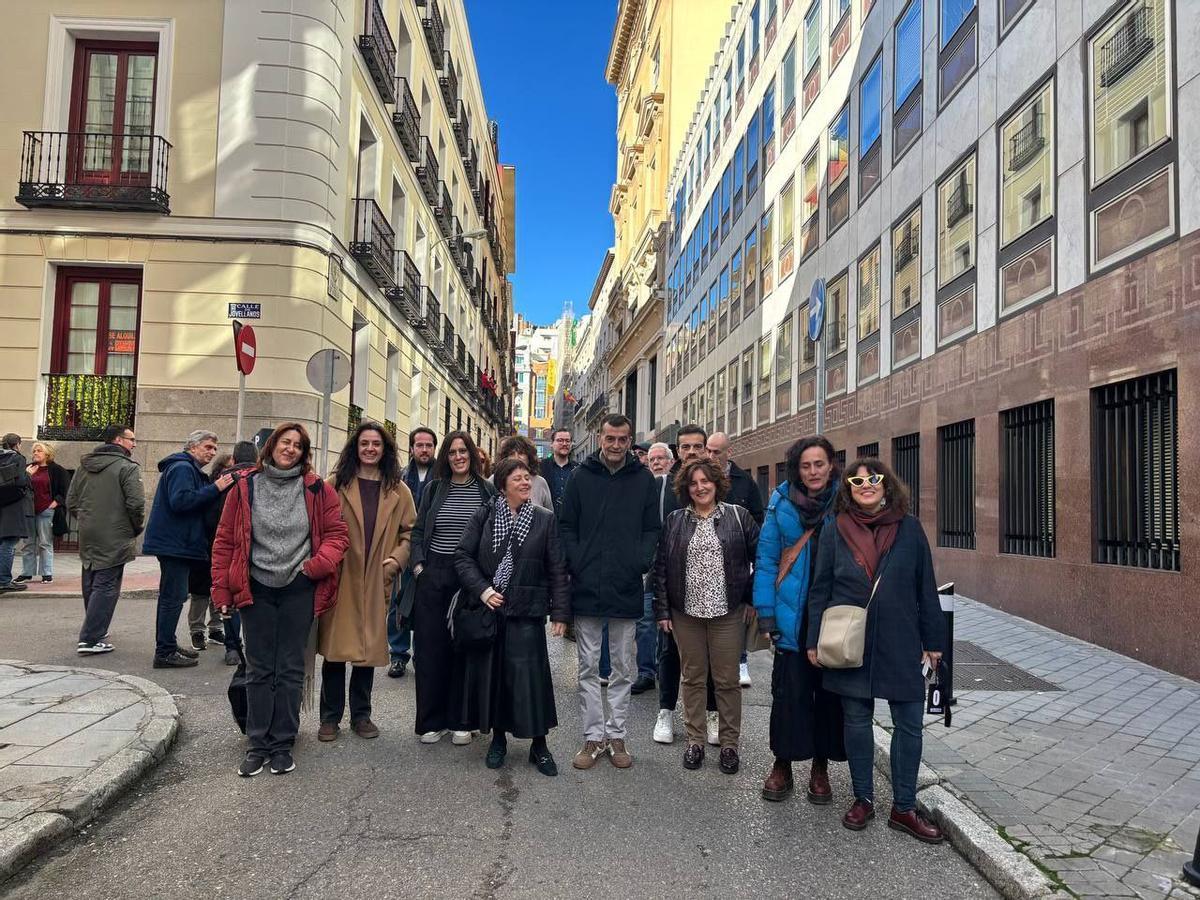 Marta Abengochea (segunda por la izquierda), junto al líder de IU, Antonio Maíllo, este sábado en Madrid.