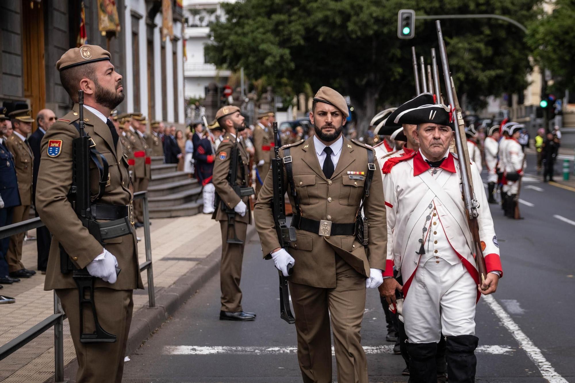 Solemne izado de la bandera por el 300 aniversario de la Capitanía General de Canarias