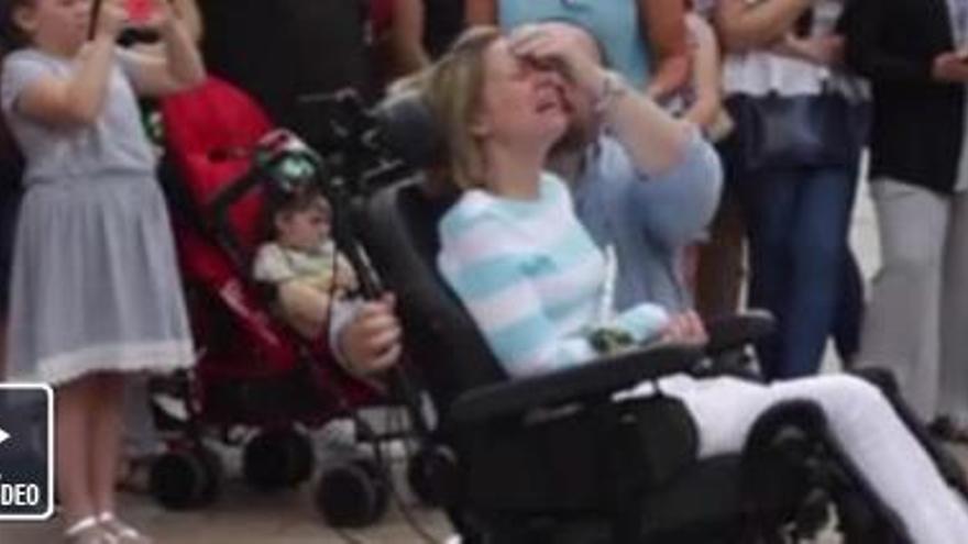 Vídeo: sorprèn la seva dona, malalta d&#039;esclerosi múltiple, amb una &#039;flashmob&#039;