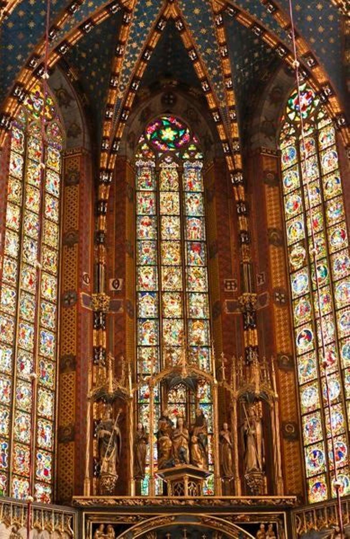 El gran altar en la iglesia de Santa María