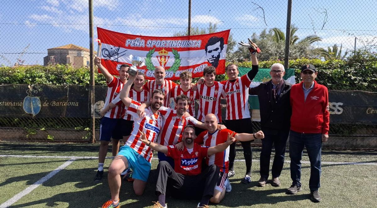 Equipo de la peña sportinguista Quini de Barcelona, ganador del torneo. | P. Q. B.