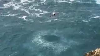 Rescatado a un menor de 12 años tras caer al mar en Tenerife: el adulto sigue desaparecido | Vídeo