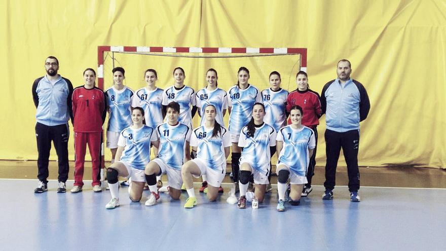 La selección gallega absoluta femenina que está disputando el torneo en Granollers. // FdV