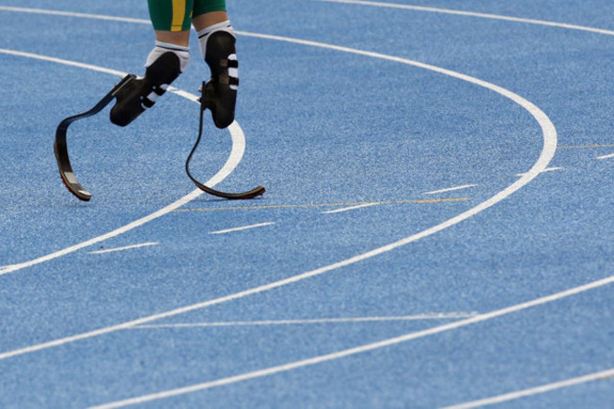 Detall de les pròtesis de l’atleta sud-africà Oscar Pistorius durant una sessió d’entrenament per als Mundials d’atletisme a Taegu (Xina).