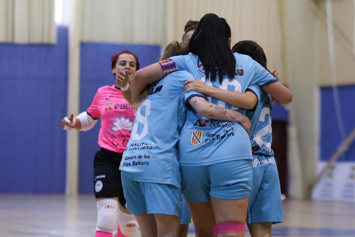Larissa se viste de superheroína para darle un punto al San Pablo-Eivissa