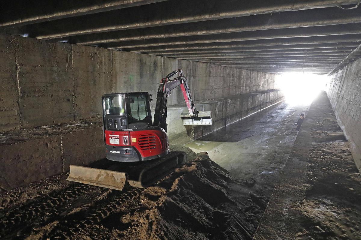 Les actuacions a la llera del riu Onyar, sota la plaça Catalunya.