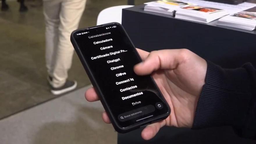 Presentan a los 'móviles tontos' en el MWC como la antítesis de los 'smartphones'
