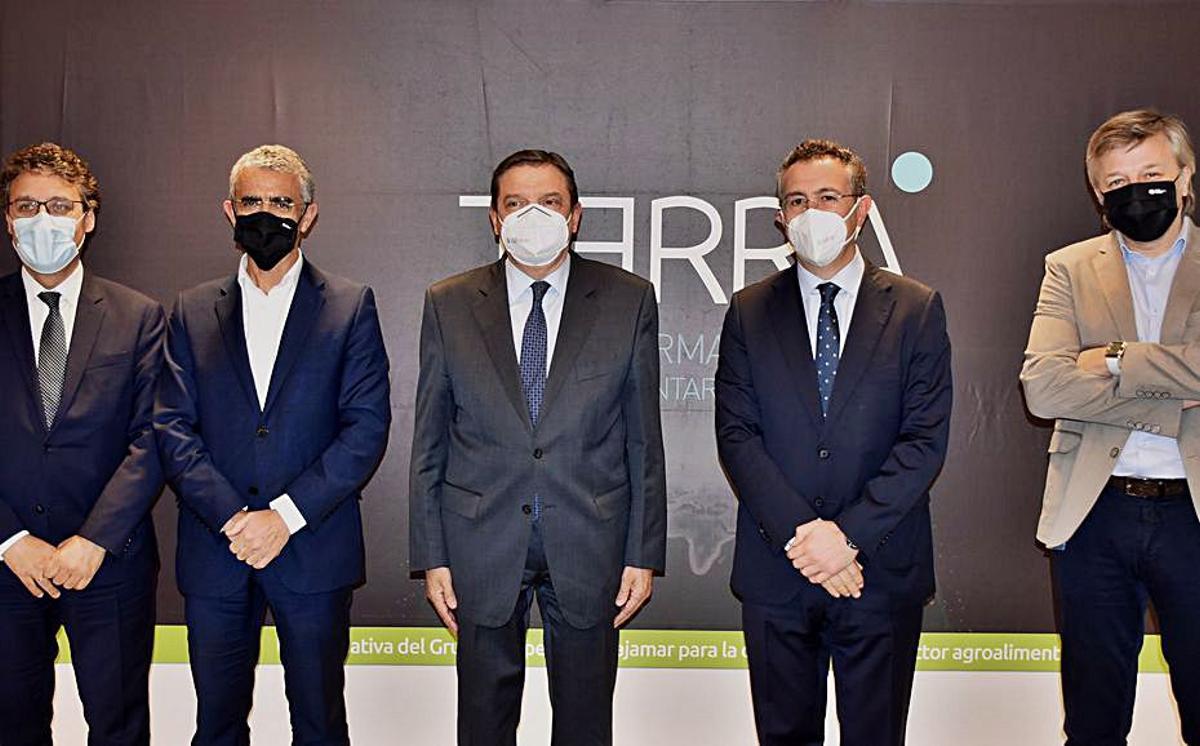 Dirigentes de Cajamar y del ministerio de Agricultura.